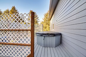 < 1 Mi to Ocean: Hot Tub Haven in Gold Beach