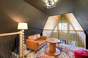 Wytheville A-frame Cabin w/ Wraparound Deck