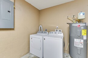 4 Mi to Bradenton Riverwalk: Cozy Home w/ Patio!