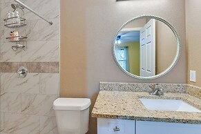4 Mi to Bradenton Riverwalk: Cozy Home w/ Patio!