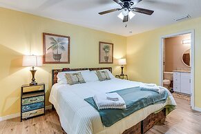 4 Mi to Bradenton Riverwalk: Cozy Home w/ Patio!