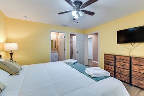 4 Mi to Bradenton Riverwalk: Cozy Home w/ Patio!