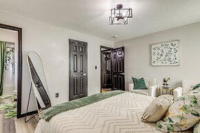 Near Lakes & Golfing: Spacious Loganville Home!