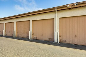 2 Mi to Beaches: Condo w/ Patio in Port Hueneme!