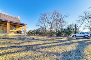 Covered Porch & Grill: 1-acre Property in Bristow!
