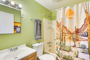 5 Mi to U of A Campus: Mtn-view Tucson Pad!