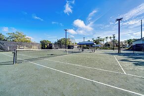 12 Mi to Wdw: Resort Condo w/ Community Hot Tub!