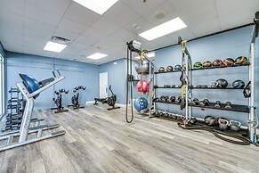 12 Mi to Wdw: Resort Condo w/ Community Hot Tub!