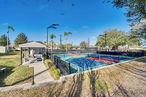 12 Mi to Wdw: Resort Condo w/ Community Hot Tub!