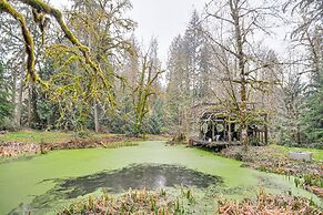 4 Mi to Sandy River Access: Studio w/ Mtn Views!
