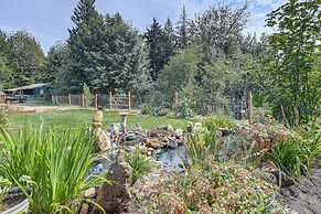 4 Mi to Sandy River Access: Studio w/ Mtn Views!