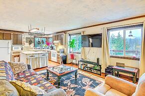 4 Mi to Sandy River Access: Studio w/ Mtn Views!