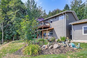 4 Mi to Sandy River Access: Studio w/ Mtn Views!