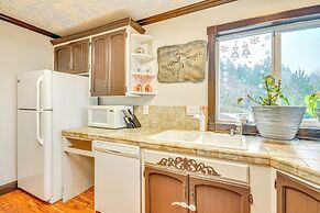 4 Mi to Sandy River Access: Studio w/ Mtn Views!