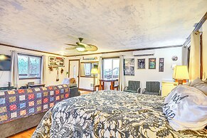 4 Mi to Sandy River Access: Studio w/ Mtn Views!