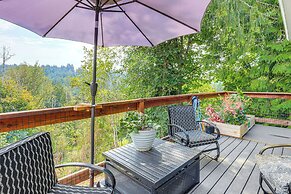 4 Mi to Sandy River Access: Studio w/ Mtn Views!