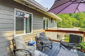 4 Mi to Sandy River Access: Studio w/ Mtn Views!