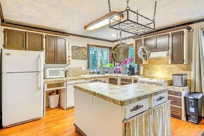 4 Mi to Sandy River Access: Studio w/ Mtn Views!