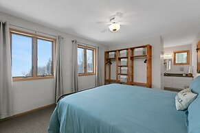 Spacious 8-BR Leech Lake Retreat w/ Game Room