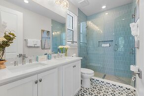 211 Blue Palm: Spacious 5-Bedroom Pool Home, Steps from Beach! 5 Home