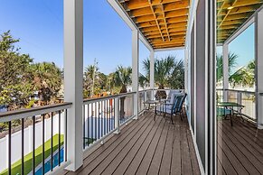 211 Blue Palm: Spacious 5-Bedroom Pool Home, Steps from Beach! 5 Home