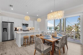 211 Blue Palm: Spacious 5-Bedroom Pool Home, Steps from Beach! 5 Home