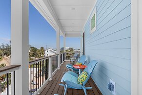 211 Blue Palm: Spacious 5-Bedroom Pool Home, Steps from Beach! 5 Home