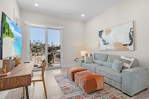 211 Blue Palm: Spacious 5-Bedroom Pool Home, Steps from Beach! 5 Home