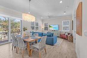 211 Blue Palm: Spacious 5-Bedroom Pool Home, Steps from Beach! 5 Home