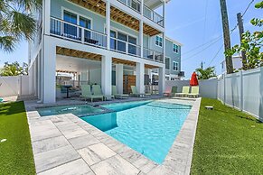 211 Blue Palm: Spacious 5-Bedroom Pool Home, Steps from Beach! 5 Home