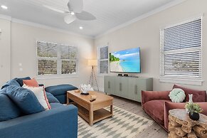 211 Blue Palm: Spacious 5-Bedroom Pool Home, Steps from Beach! 5 Home