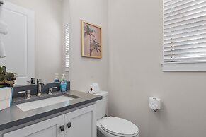 211 Blue Palm: Spacious 5-Bedroom Pool Home, Steps from Beach! 5 Home