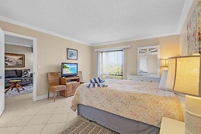Bay Village 126: Charming Beachfront 2br/2ba Condo W/ Balcony 2 Bedroo