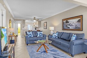 Bay Village 126: Charming Beachfront 2br/2ba Condo W/ Balcony 2 Bedroo