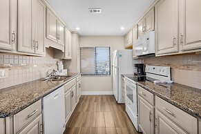 Bay Village 126: Charming Beachfront 2br/2ba Condo W/ Balcony 2 Bedroo