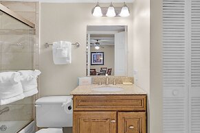 Bay Village 126: Charming Beachfront 2br/2ba Condo W/ Balcony 2 Bedroo