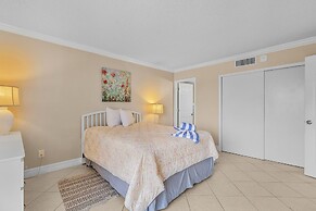 Bay Village 126: Charming Beachfront 2br/2ba Condo W/ Balcony 2 Bedroo