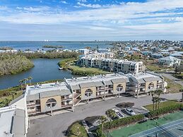 Bay Village 126: Charming Beachfront 2br/2ba Condo W/ Balcony 2 Bedroo