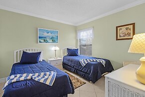 Bay Village 126: Charming Beachfront 2br/2ba Condo W/ Balcony 2 Bedroo