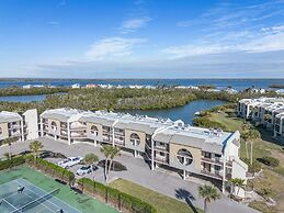 Bay Village 126: Charming Beachfront 2br/2ba Condo W/ Balcony 2 Bedroo