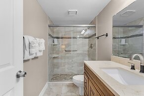 Bay Village 126: Charming Beachfront 2br/2ba Condo W/ Balcony 2 Bedroo