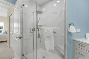 Manatee Bay #721: Waterfront Condo W/ Bay Views & Pool 3 Bedroom Condo