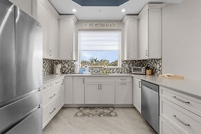 Manatee Bay #721: Waterfront Condo W/ Bay Views & Pool 3 Bedroom Condo