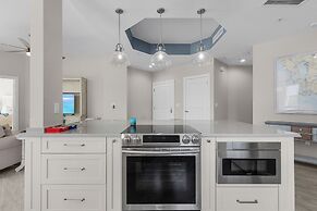 Manatee Bay #721: Waterfront Condo W/ Bay Views & Pool 3 Bedroom Condo