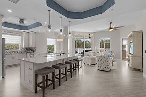 Manatee Bay #721: Waterfront Condo W/ Bay Views & Pool 3 Bedroom Condo