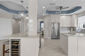 Manatee Bay #721: Waterfront Condo W/ Bay Views & Pool 3 Bedroom Condo