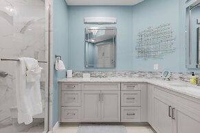 Manatee Bay #721: Waterfront Condo W/ Bay Views & Pool 3 Bedroom Condo