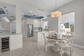 Manatee Bay #721: Waterfront Condo W/ Bay Views & Pool 3 Bedroom Condo