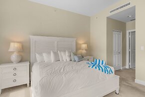 Manatee Bay #721: Waterfront Condo W/ Bay Views & Pool 3 Bedroom Condo