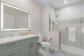 Manatee Bay #721: Waterfront Condo W/ Bay Views & Pool 3 Bedroom Condo